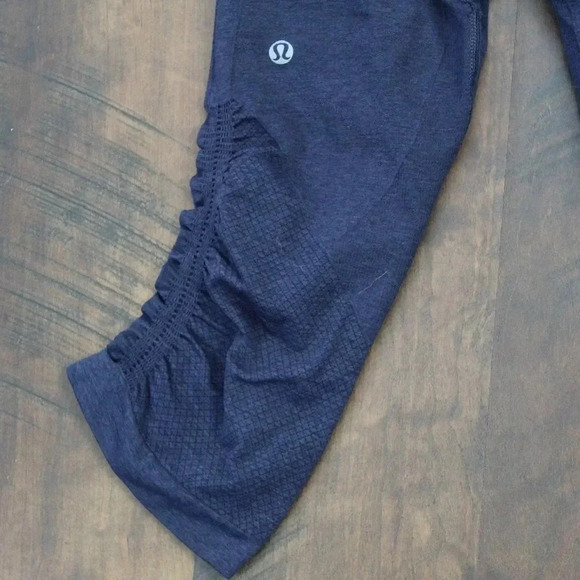 Lululemon in the flow blue crop leggings 6 - Picture 10 of 15